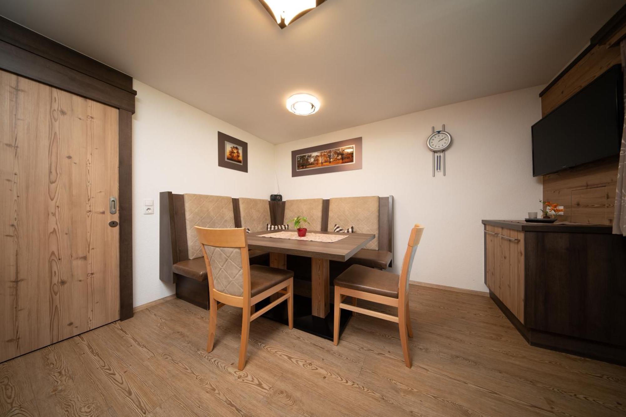 Haus Alexander Apartment Langenfeld Bagian luar foto