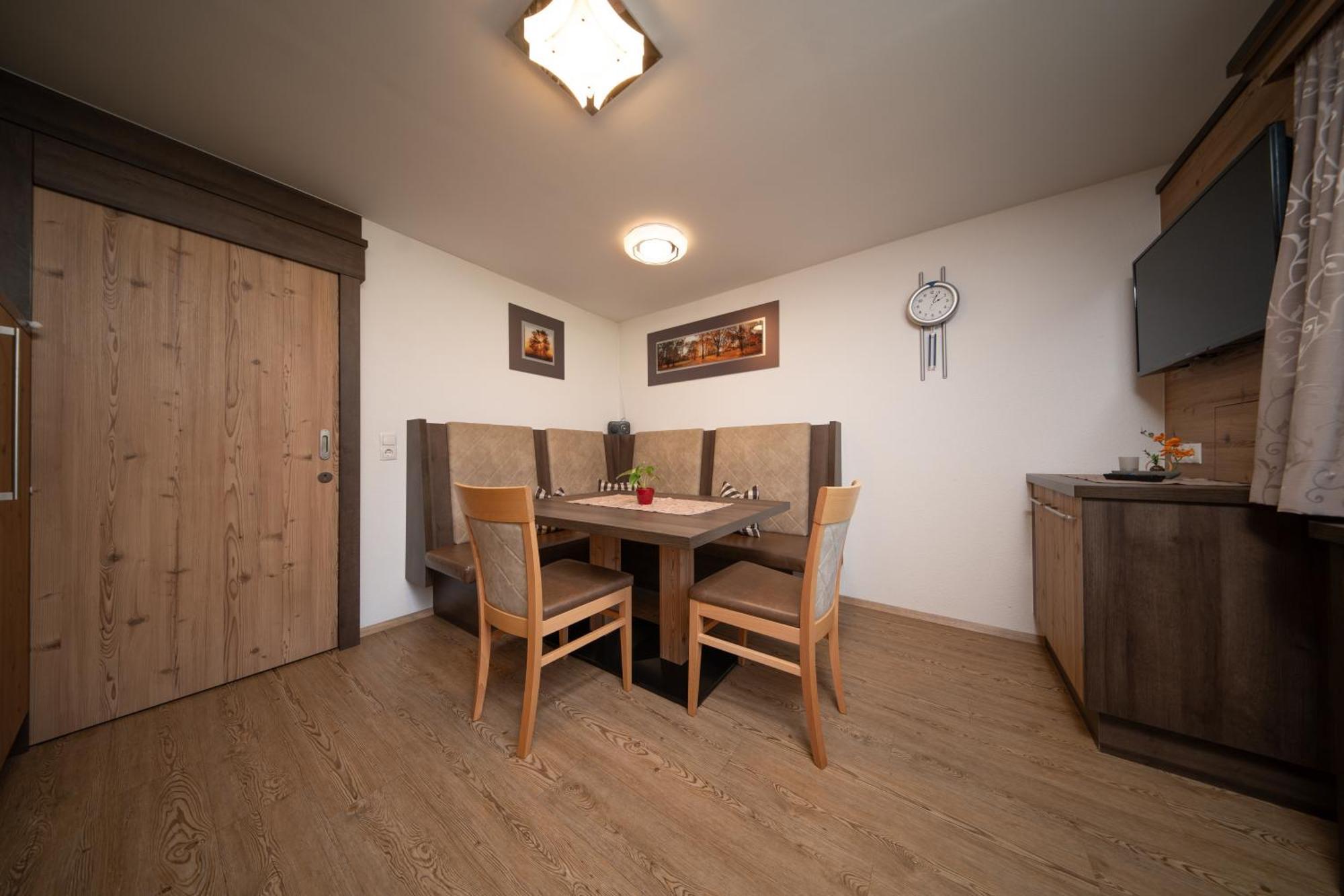 Haus Alexander Apartment Langenfeld Bagian luar foto