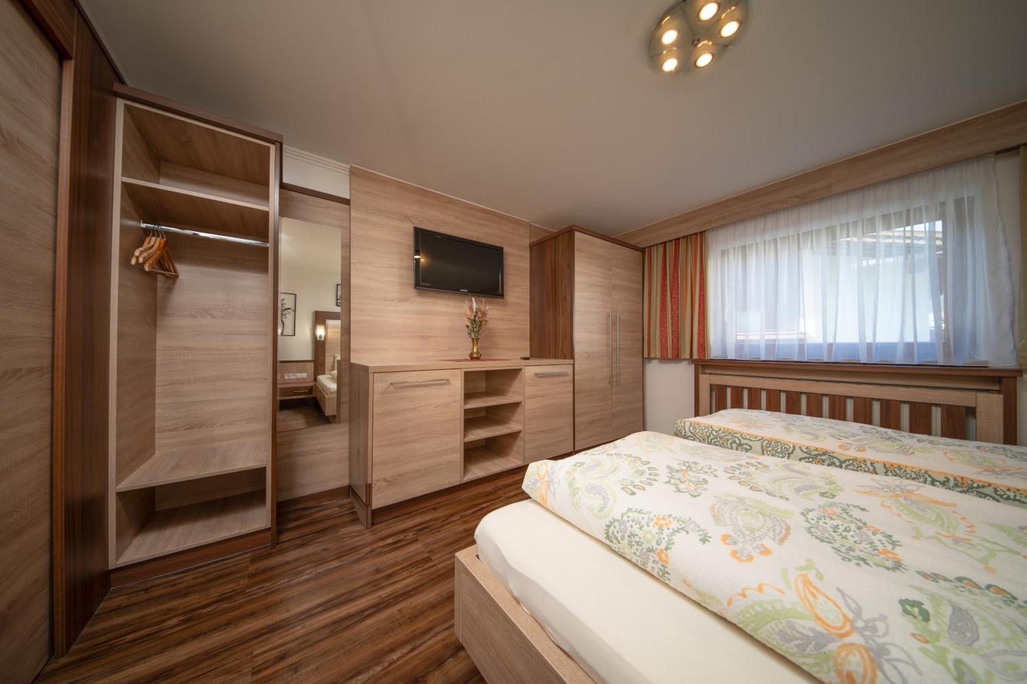 Haus Alexander Apartment Langenfeld Bagian luar foto